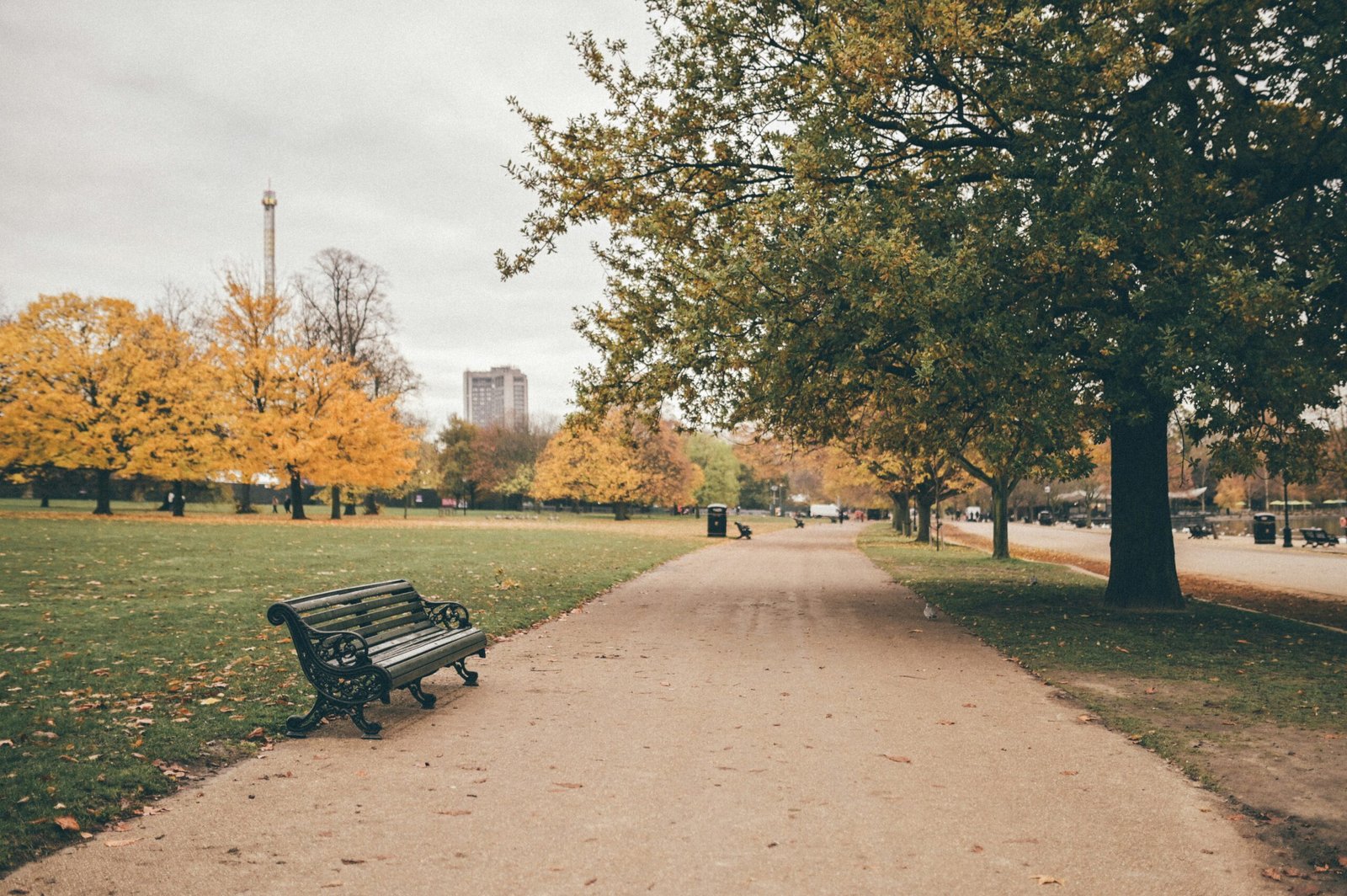 One of the 7 best things to do in London, a stroll through one of London's many gorgeous parks makes for a great time.