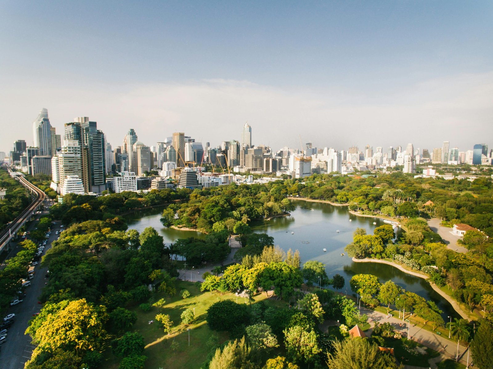 Beautiful Lumphini Park in the middle of Bangkok is a great activity for budget travelers.