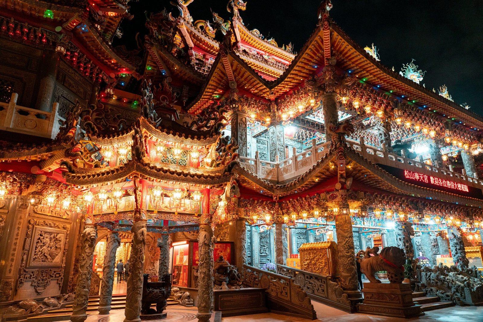 Exploring one of Taipei's many stunning temples is a good addition for any Taipei travel guide.