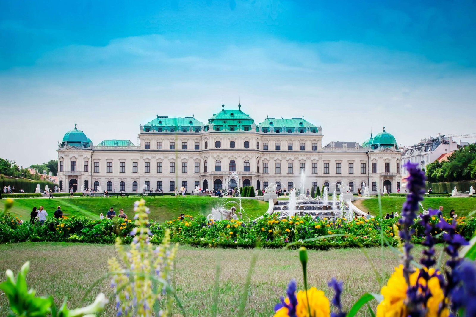 Explore the best things to do in Vienna in this travel guide. Featured is the Belvedere Palace.