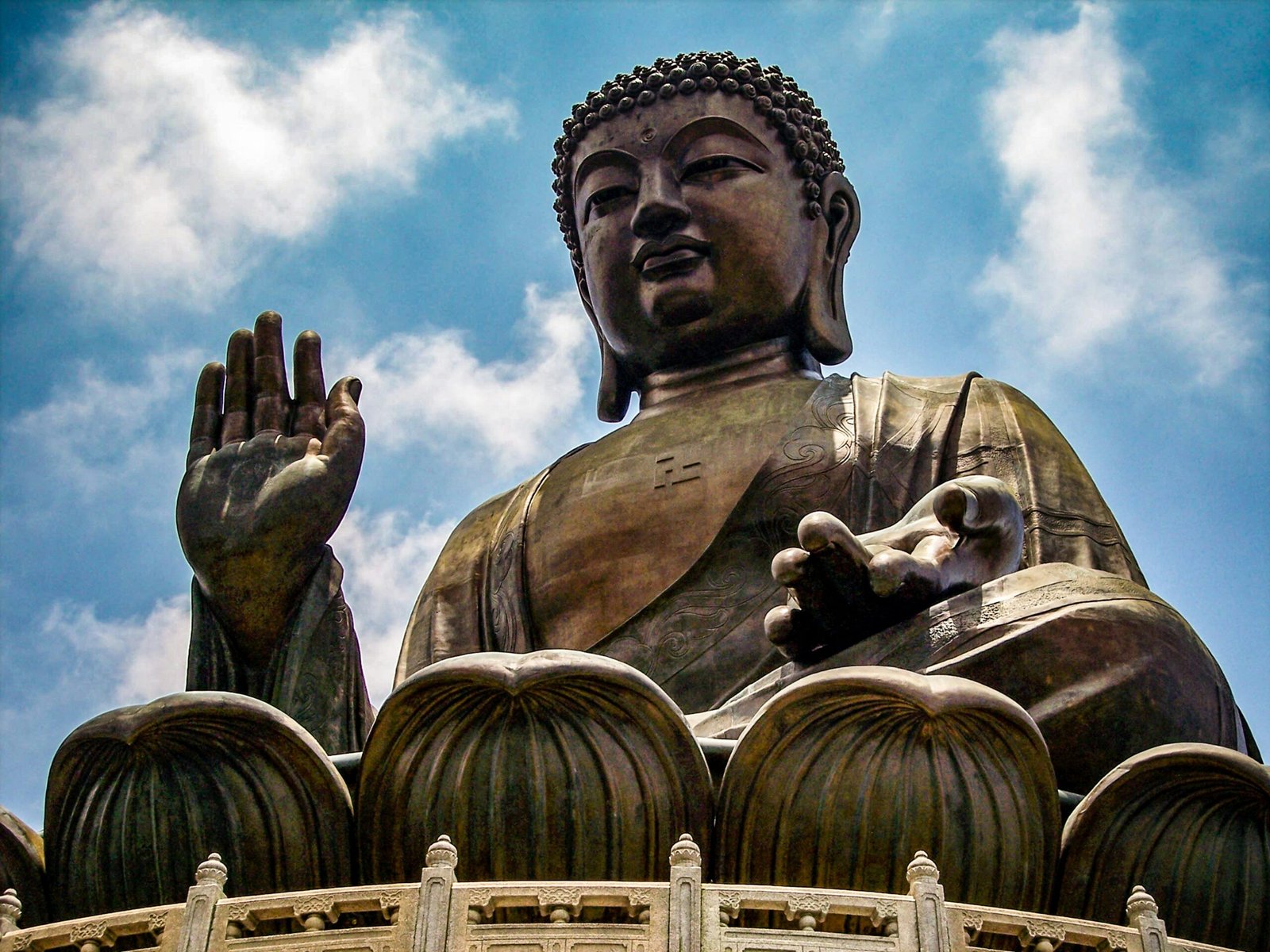 Explore the best things to do in Hong Kong on our travel guide. Featured is the famous Big Buddha.