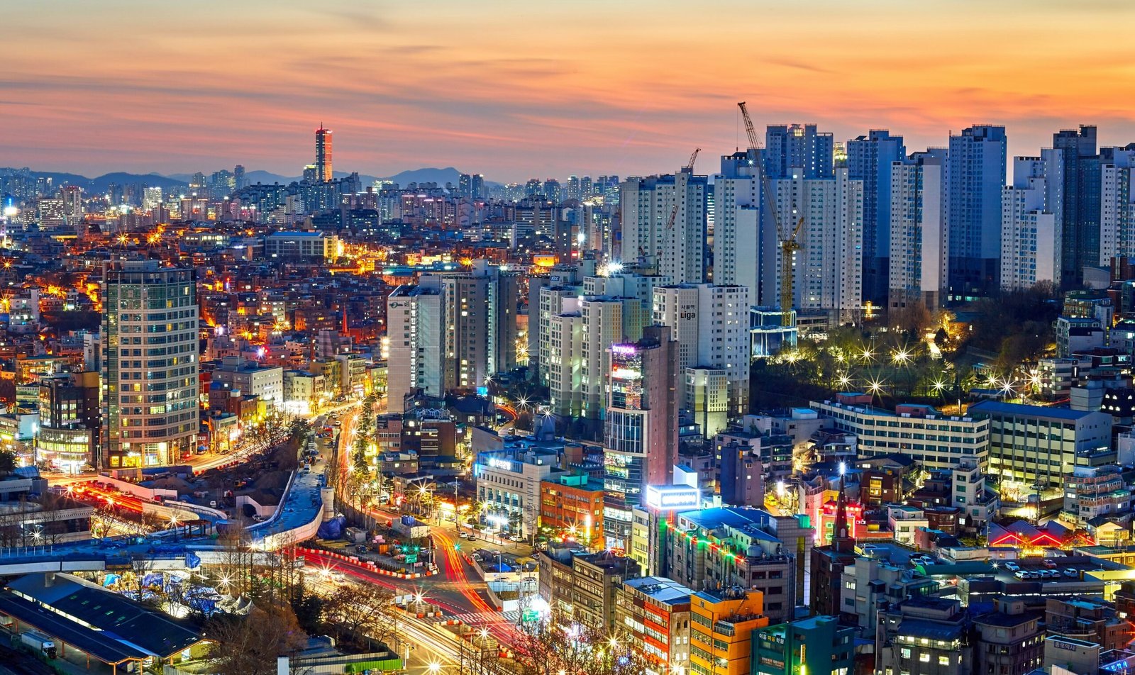 Find the best things to do in Seoul in our detailed guide. Featured is Seoul's cityscape.