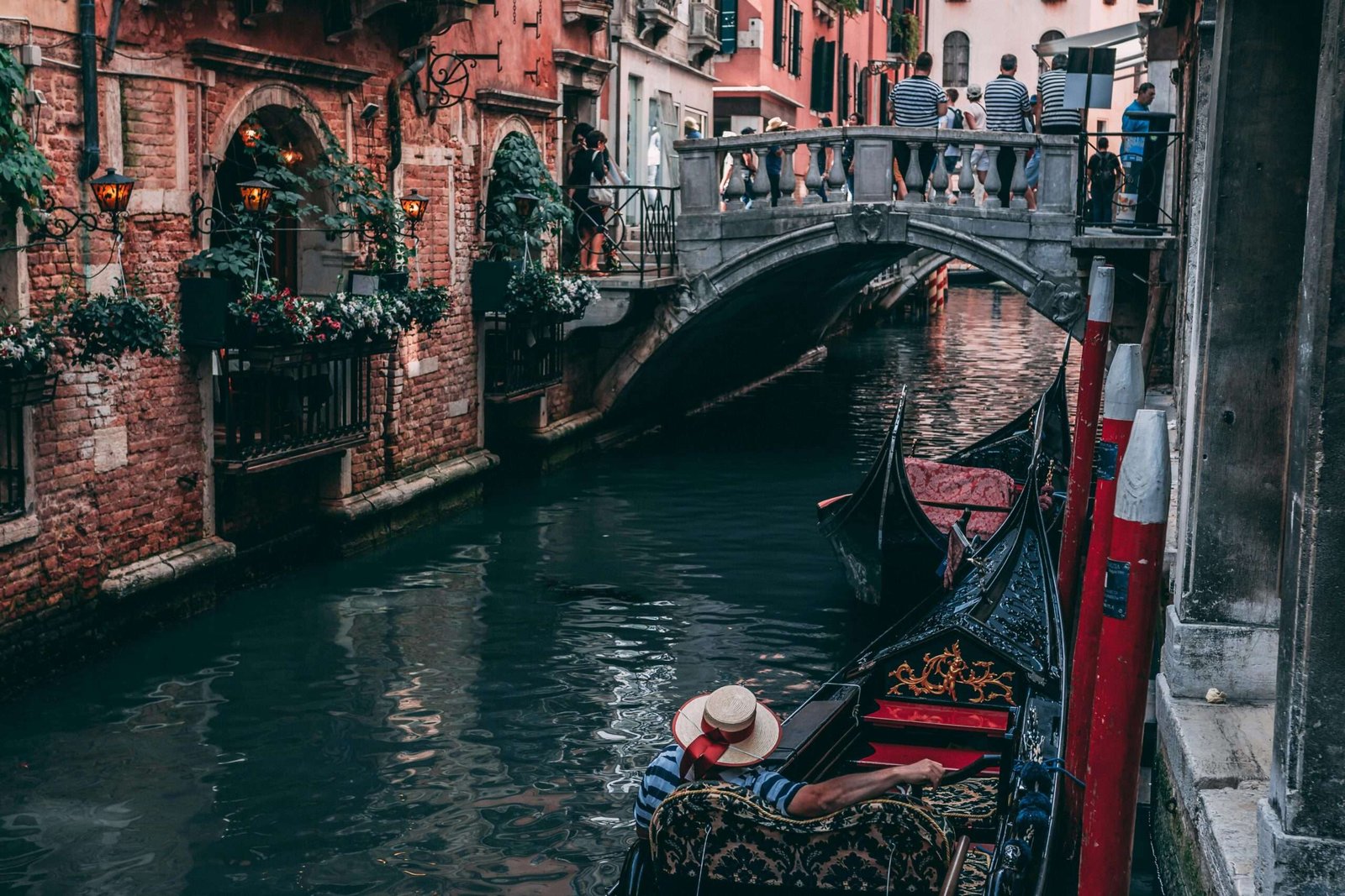 Discover the best things to do in Venice. Featured is a gondolier.