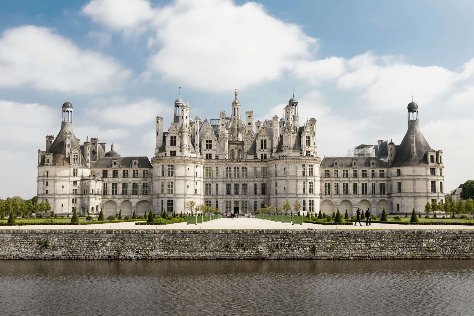 Château de Chambord is one of the must-see castles in Europe. Featured is Château de Chambord.