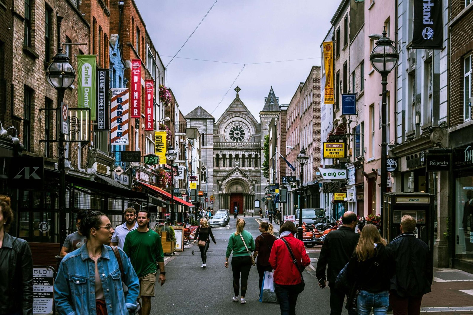 Discover the best things to do in Dublin with our guide. Featured is downtown Dublin.