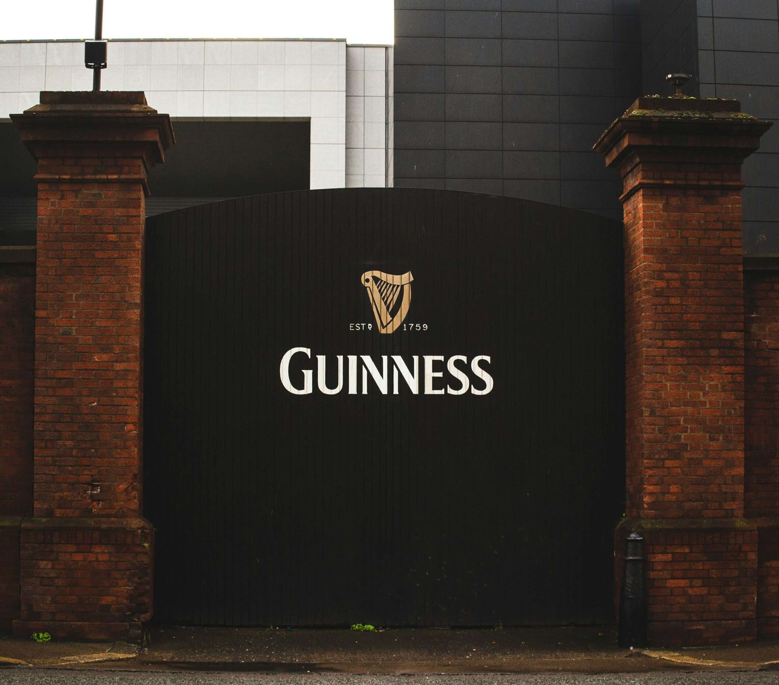 Discover the best things to do in Dublin with our guide. Featured is a gate to the Guinness storehouse.